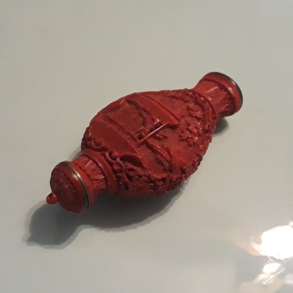 Snuff bottle